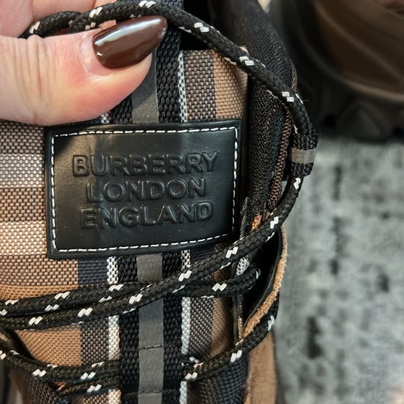 Burberry Men Leather Arthur Vintage Check Sneakers - Picture 7 of 13